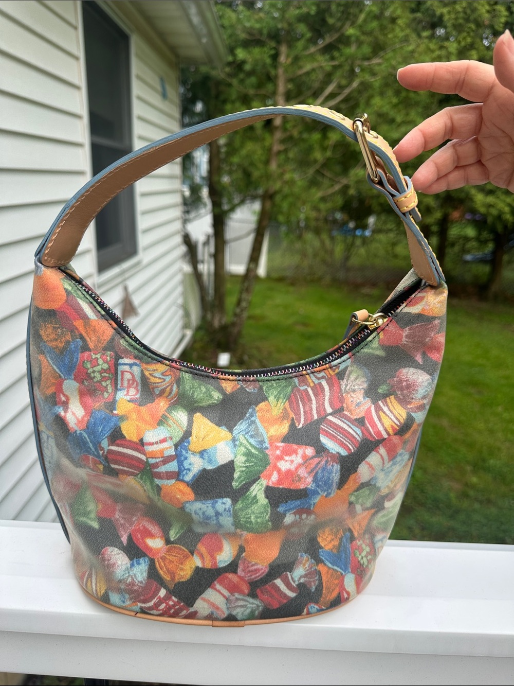 Dooney & Bourke retired candy print bucket bag - Picture 7 of 16
